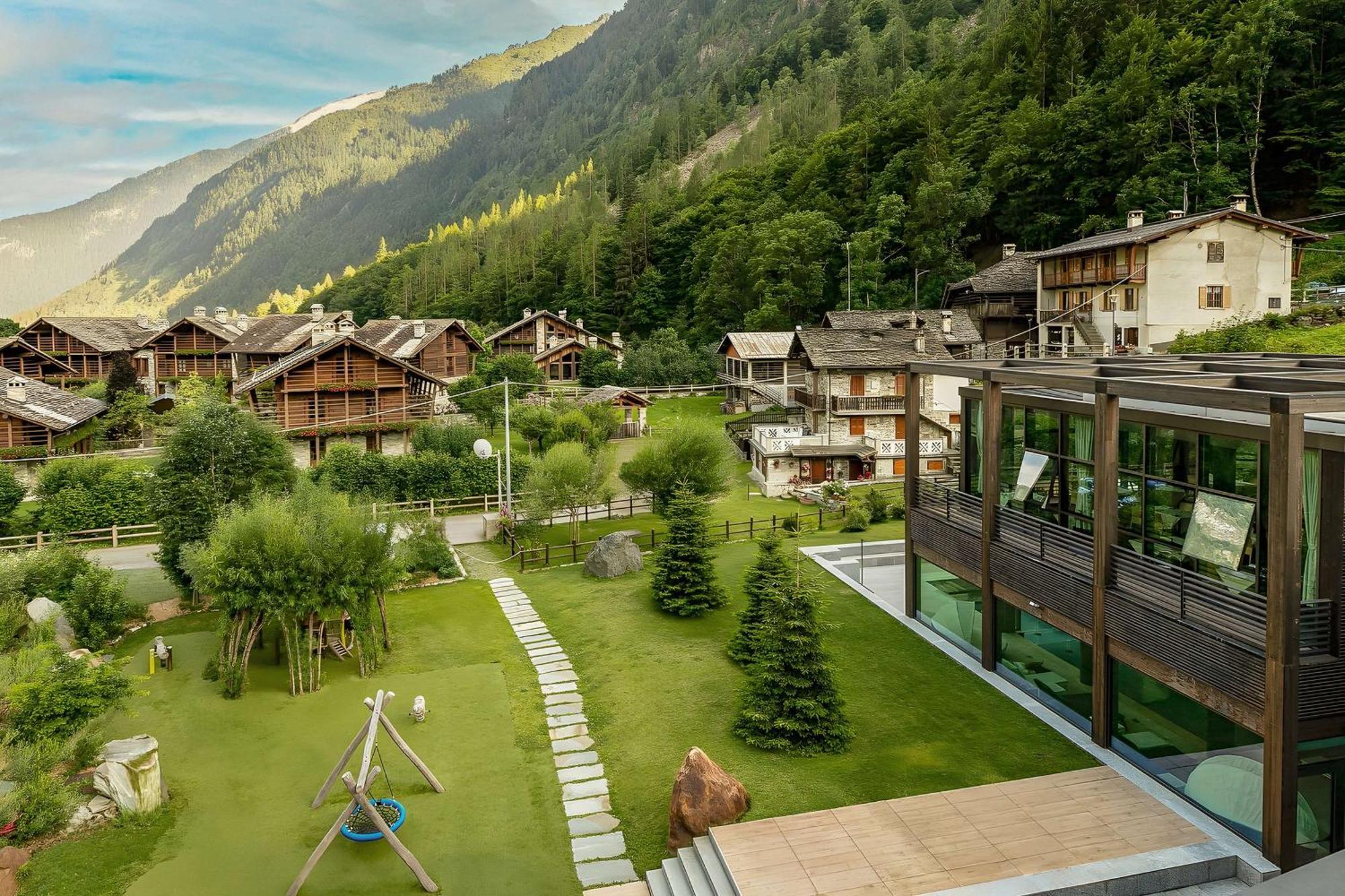 Nh Collection Alagna Mirtillo Rosso Exterior foto