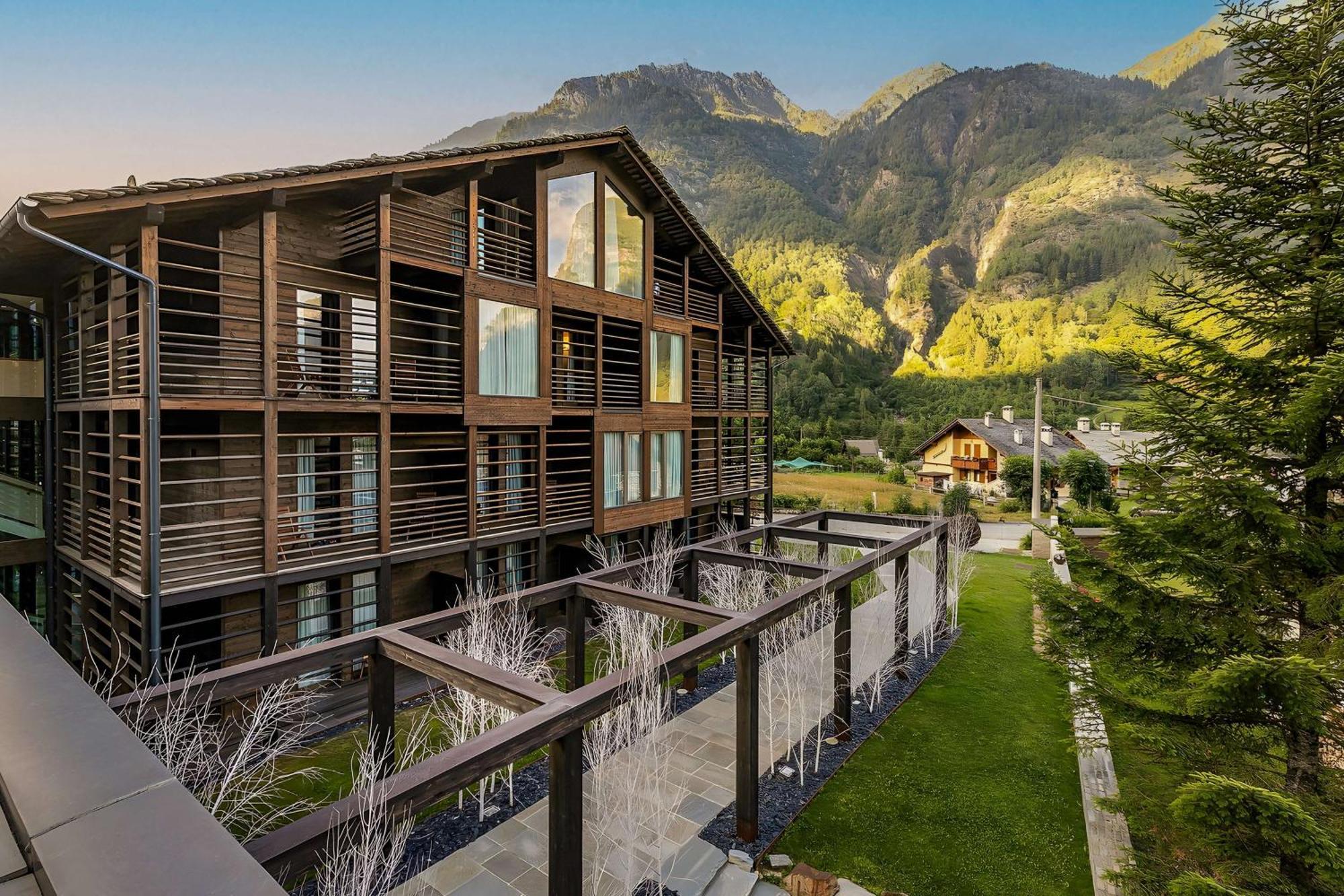 Nh Collection Alagna Mirtillo Rosso Exterior foto